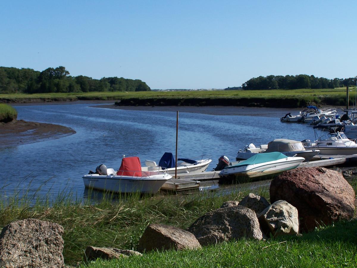 Shea'S Riverside Inn & Motel Essex Bagian luar foto