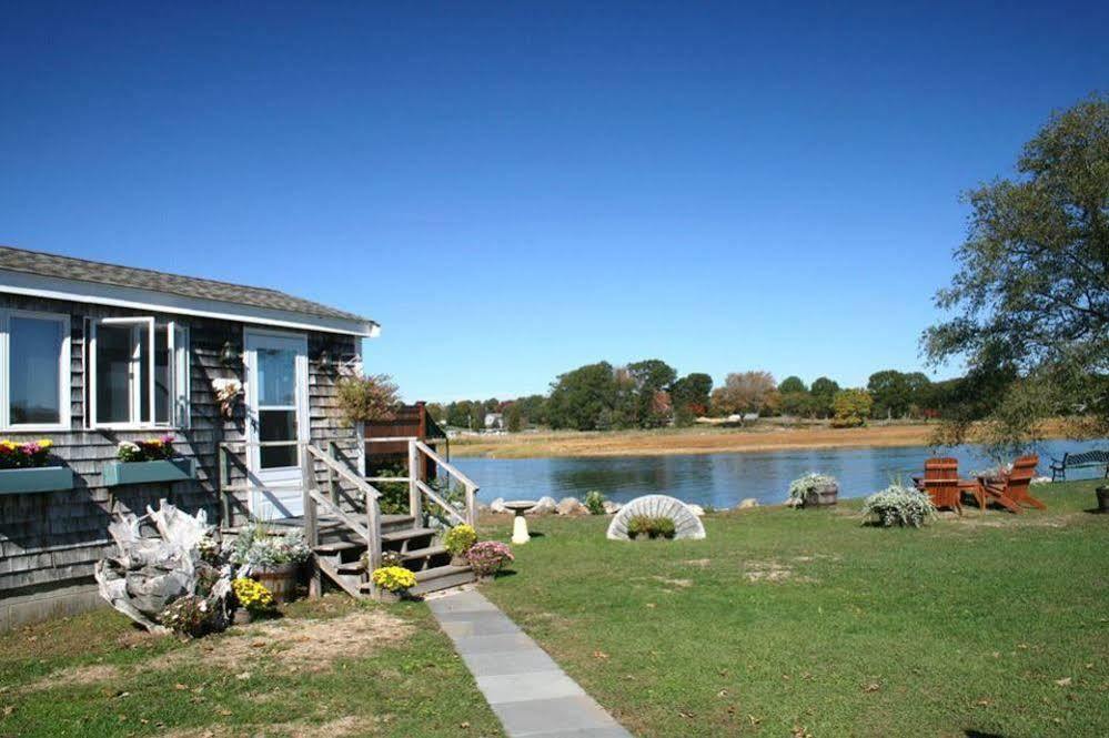 Shea'S Riverside Inn & Motel Essex Bagian luar foto