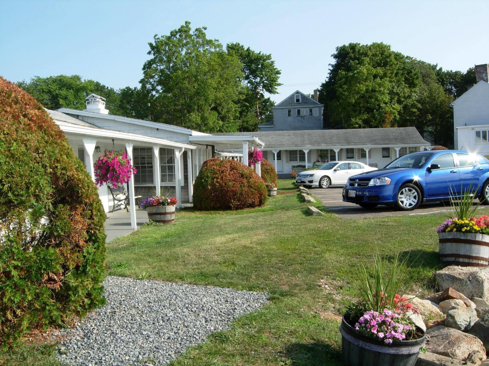 Shea'S Riverside Inn & Motel Essex Bagian luar foto